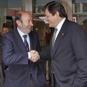 Rubalcaba ve bien la reunión del Gobierno con los agentes sociales, pero pi Rubalcaba ve bien la reunión del Gobierno con los agentes sociales, pero pide a Rajoy que busque acuerdos entre todos