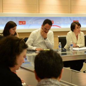 El Gobierno tiene que sentarse con asociaciones y partidos para luchar contra la El Gobierno tiene que sentarse con asociaciones y partidos para luchar contra la violencia de género