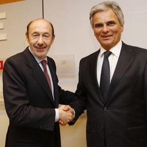 Rubalcaba se reúne con el primer ministro austriaco, el socialdemócrata Werner Rubalcaba se reúne con el primer ministro austriaco, el socialdemócrata Werner Faymann
