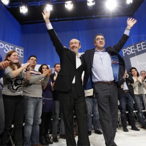 Rubalcaba: Con la misma convicción que proponemos pactos para defender a Españ Rubalcaba: Con la misma convicción que proponemos pactos para defender a España en Europa, exigimos a Rajoy que retire leyes, como la Wert, que ataca la igualdad de oportunidades