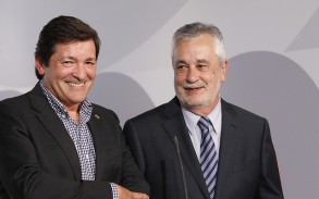 Rubalcaba, Griñán y Javier Fernández analizan las propuestas de pactos del PS Rubalcaba, Griñán y Javier Fernández analizan las propuestas de pactos del PSOE y perfilan el modelo territorial del partido