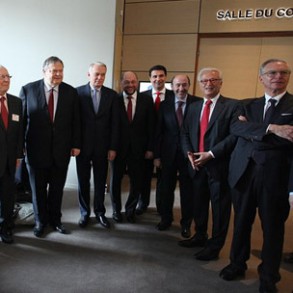 Rubalcaba defiende que la UE aplique el pacto por el crecimiento y el empleo que Rubalcaba defiende que la UE aplique el pacto por el crecimiento y el empleo que impulsó Hollande hace un año para encarar la recesión