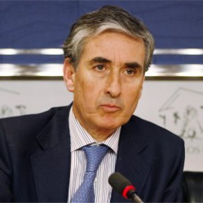 Ramón Jáuregui: "El PSOE ha alcanzado un acuerdo con el Gobierno porque creemo Ramón Jáuregui: "El PSOE ha alcanzado un acuerdo con el Gobierno porque creemos que hay que ir juntos a cambiar la política europea"