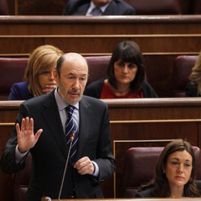 Rubalcaba exige a Rajoy que "para intentar arreglar el presente no se cargue el Rubalcaba exige a Rajoy que "para intentar arreglar el presente no se cargue el futuro" porque "en Ciencia parar es retroceder"