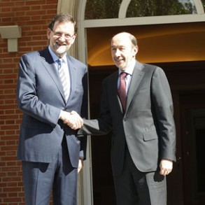 Rubalcaba resalta que el objetivo del acuerdo con el Gobierno es "unir fuerzas" Rubalcaba resalta que el objetivo del acuerdo con el Gobierno es "unir fuerzas" para que España "gane" en el Consejo Europeo y se abran paso políticas de crecimiento y empleo