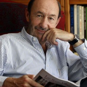 Rubalcaba asegura que con el pacto sobre Europa "no le regalamos nada al Gobiern Rubalcaba asegura que con el pacto sobre Europa "no le regalamos nada al Gobierno" sino que "estamos haciendo un servicio a los españoles", que es "nuestra obligación"