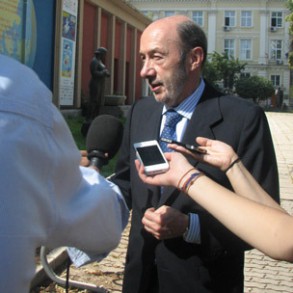 Rubalcaba: "Estamos haciendo un esfuerzo para que España gane en Bruselas" Rubalcaba: "Estamos haciendo un esfuerzo para que España gane en Bruselas"