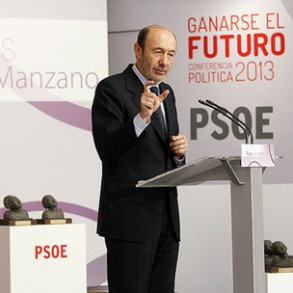 Rubalcaba se muestra convencido de la necesidad de reformar la Constitución Rubalcaba se muestra convencido de la necesidad de reformar la Constitución para evitar retrocesos frutos de vaivenes políticos en materia de igualdad