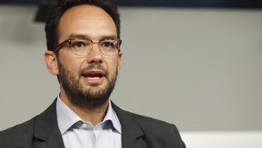 Antonio Hernando: es un autentico drama que España tenga en estos moment Antonio Hernando: es un autentico drama que España tenga en estos momentos un Presidente de Gobierno chantajeable