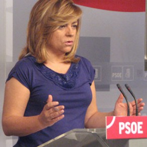 Elena Valenciano asegura que, a pesar de los eufemismos de su escrito, exigirem Elena Valenciano asegura que, a pesar de los eufemismos de su escrito, exigiremos a Rajoy que hable en el Parlamento de Bárcenas y de la caja B de su partido