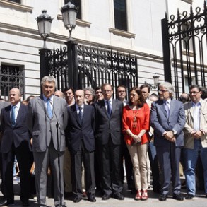 El PSOE suspende hoy y mañana sus actos en señal de duelo por la tragedia de S El PSOE suspende hoy y mañana sus actos en señal de duelo por la tragedia de Santiago
