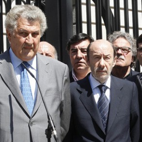 Rubalcaba y Valenciano se desplazan a primera hora de la tarde a Santiago Rubalcaba y Valenciano se desplazan a primera hora de la tarde a Santiago