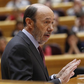 Rubalcaba: "Solo por el sms pidiendo a Bárcenas aguanta y sé fuerte, en Europa Rubalcaba: "Solo por el sms pidiendo a Bárcenas aguanta y sé fuerte, en Europa hubiera dimitido cualquier presidente"