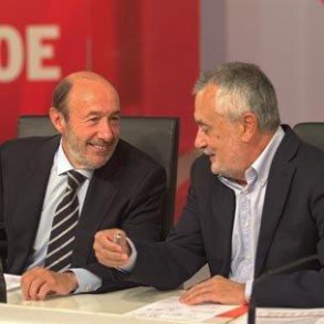 Rubalcaba avisa a Rajoy de que "el dinosaurio de Bárcenas sigue ahí" tras el v Rubalcaba avisa a Rajoy de que "el dinosaurio de Bárcenas sigue ahí" tras el verano, al igual que las crisis socioeconómica, política y territorial