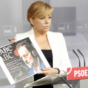 Elena Valenciano: "Lo que debería presentar el ministro Wert es su dimisión" Elena Valenciano: "Lo que debería presentar el ministro Wert es su dimisión"