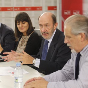Alfredo Pérez Rubalcaba asume y apoya las reivindicaciones del colectivo Carta Alfredo Pérez Rubalcaba asume y apoya las reivindicaciones del colectivo Carta por la Ciencia