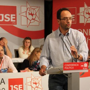 Antonio Hernando: Si la Vicepresidenta busca defraudadores, que no vaya a la col Antonio Hernando: Si la Vicepresidenta busca defraudadores, que no vaya a la cola del paro, que vaya a Génova y le pregunte a Cospedal