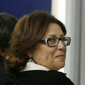 El PSOE denuncia que la política de inmigración "continuará en coma inducido" El PSOE denuncia que la política de inmigración "continuará en coma inducido" con los recortes de los PGE