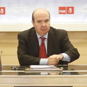 Zarrías denuncia que el PP y su mayoría absoluta vayan a ahogar las voces de Zarrías denuncia que el PP y su mayoría absoluta vayan a ahogar las voces de las entidades más representativas de nuestro país en la tramitación de la reforma Local