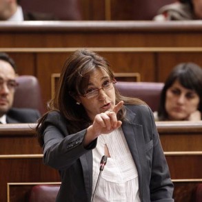 Soraya Rodríguez: "A los de la marea verde ni caso, a los de negro, a los de la Soraya Rodríguez: "A los de la marea verde ni caso, a los de negro, a los de la antigua sotana, bien firmes se colocan"
