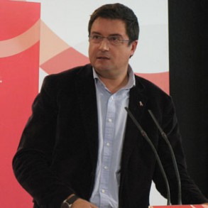 Óscar López: "Si hay que elegir entre las prioridades de Rosa Díez o las de l Óscar López: "Si hay que elegir entre las prioridades de Rosa Díez o las de los asturianos, el PSOE elige las de los asturianos"