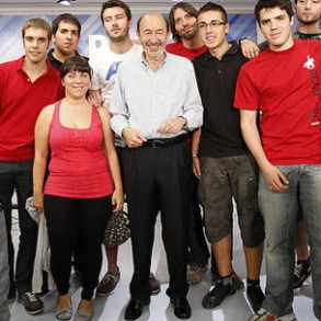 Rubalcaba sobre la decisión del Gobierno de recortar las becas Erasmus: "Injust Rubalcaba sobre la decisión del Gobierno de recortar las becas Erasmus: "Injusticia sobre injusticia y desprecio sobre desprecio; esa es la auténtica política del PP en educación"