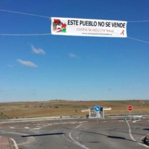 Consistorios salmantinos del PSOE lanzan la campaña "Este pueblo no se vende" Consistorios salmantinos del PSOE lanzan la campaña "Este pueblo no se vende"