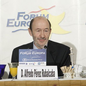 Rubalcaba subraya "la importancia que tiene la escuela para acabar con una lacra Rubalcaba subraya "la importancia que tiene la escuela para acabar con una lacra social" de siglos como es la violencia de género