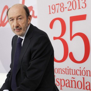 Rubalcaba defiende "adaptar" la Constitución a la España de hoy para que "viva Rubalcaba defiende "adaptar" la Constitución a la España de hoy para que "viva otros 35, 50 o 100 años más"