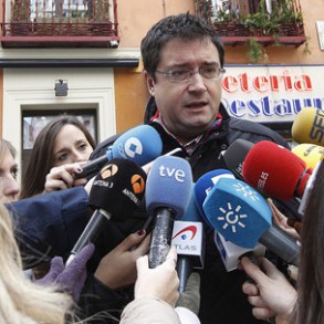 Óscar López: "El diálogo social es el camino a seguir y no la reforma laboral Óscar López: "El diálogo social es el camino a seguir y no la reforma laboral de Rajoy que revienta la negociación por la parte más débil, la del trabajador"