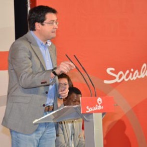 Óscar López: "Artur Mas empezó un viaje a ninguna parte y está metiendo a Ca Óscar López: "Artur Mas empezó un viaje a ninguna parte y está metiendo a Cataluña en un callejón sin salida"