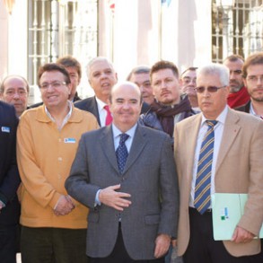El PSOE avisa de que se perderán 150.000 empleos públicos con la reforma local El PSOE avisa de que se perderán 150.000 empleos públicos con la reforma local, que llevará al TC en cuanto se publique