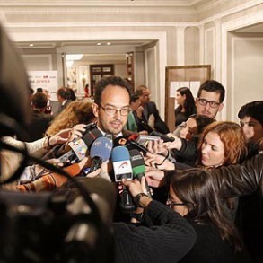 El PSOE pedirá hoy mismo una comisión de investigación "para dilucidar las re El PSOE pedirá hoy mismo una comisión de investigación "para dilucidar las responsabilidades políticas del PP en la quiebra de Cajamadrid"