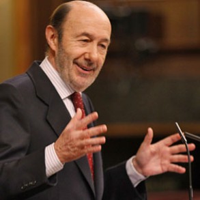 Rubalcaba: A dios lo que es de dios y a César lo que es de César: a Draghi l Rubalcaba: A dios lo que es de dios y a César lo que es de César: a Draghi la prima de riesgo y a Rajoy sus reformas, la laboral y la de pensiones