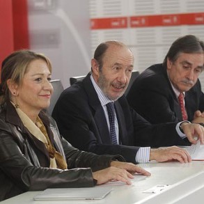 El PSOE pide a Rajoy que abandone el triunfalismo y dedique todos los esfuerzo El PSOE pide a Rajoy que abandone el triunfalismo y dedique todos los esfuerzos a la creación de empleo de calidad, porque su actitud es un insulto a los ciudadanos
