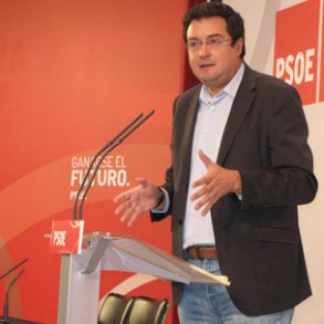 Óscar López reclama prudencia a Rajoy tras una EPA "en la que hay mucha me Óscar López reclama prudencia a Rajoy tras una EPA "en la que hay mucha menos gente con trabajo que cuando llegó y los que lo hacen tienen peores condiciones y menos derechos y sueldo"
