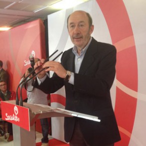 Rubalcaba: La fórmula de Rajoy para acabar con el desempleo para por empobrecer Rubalcaba: La fórmula de Rajoy para acabar con el desempleo para por empobrecer a las clases medias, quitar derechos a los trabajadores y mandar a los jóvenes fuera