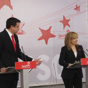 Elena Valenciano anuncia que "el PSOE va a enarbolar tres grandes banderas: la s Elena Valenciano anuncia que "el PSOE va a enarbolar tres grandes banderas: la socialdemocracia, el europeísmo y los derechos y libertades de los ciudadanos y ciudadanas"