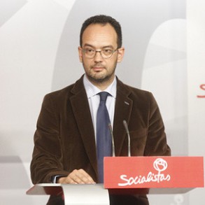 Antonio Hernando: "Si los doce muertos en Ceuta fuesen blancos, españoles y con Antonio Hernando: "Si los doce muertos en Ceuta fuesen blancos, españoles y con DNI, el Director General de la Guardia Civil hoy ya no habría ido a su trabajo y el Delegado del Gobierno estaría cesado"