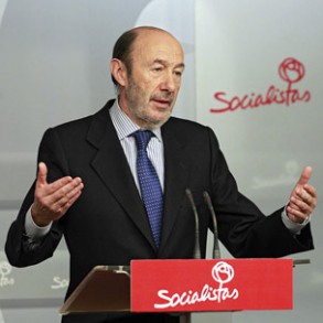 Rubalcaba: Que cada quince días haya un viva a la Constitución y un no al de Rubalcaba: Que cada quince días haya un viva a la Constitución y un no al derecho de autodeterminación no arregla el problema con Cataluña