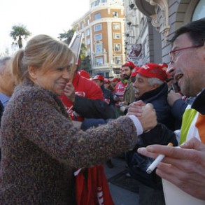 Elena Valenciano se reúne con los trabajadores de Coca-Cola y les traslada el a Elena Valenciano se reúne con los trabajadores de Coca-Cola y les traslada el apoyo del PSOE a sus reivindicaciones