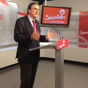 El PSOE rechaza la "tarifa plana" para la contratación por considerar que no ap El PSOE rechaza la "tarifa plana" para la contratación por considerar que no aportará "un gran rendimiento" y que supondrá "un pesado lastre" para las cuentas de la Seguridad Social