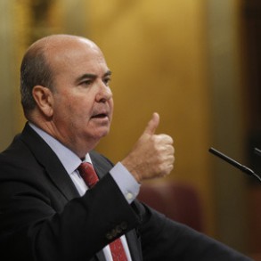 Gaspar Zarrías: "La responsable de lo que está ocurriendo en Navarra es Barcin Gaspar Zarrías: "La responsable de lo que está ocurriendo en Navarra es Barcina, que ha preferido su poltrona a solucionar los problemas graves que tienen la Comunidad"