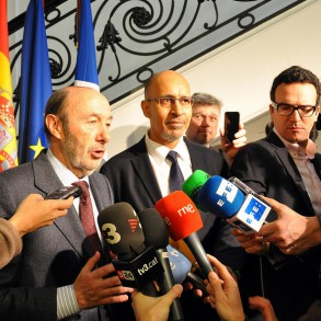 Rubalcaba subraya la necesidad de un nuevo rumbo de la UE en pro del crecimiento Rubalcaba subraya la necesidad de un nuevo rumbo de la UE en pro del crecimiento y el empleo: "Si algún país necesita como el comer que Europa cambie, es España"