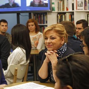 Elena Valenciano: dentro de las fronteras de la UE las mujeres son violadas, g Elena Valenciano: dentro de las fronteras de la UE las mujeres son violadas, golpeadas y asesinadas en un número altísimo y la seguridad de las mujeres será uno de los ejes de nuestra campaña