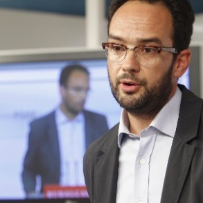 Antonio Hernando exige al ministerio del Interior que "aclare toda la verdad y n Antonio Hernando exige al ministerio del Interior que "aclare toda la verdad y nada más que la verdad" sobre la tragedia de Ceuta
