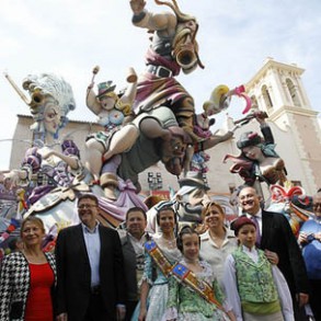 Valenciano participa en la gran fiesta de las Fallas, "una fiesta de la convivie Valenciano participa en la gran fiesta de las Fallas, "una fiesta de la conviviencia"