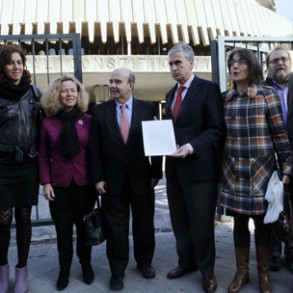 El Grupo Socialista recurre contra la reforma local del PP que priva a los Ayunt El Grupo Socialista recurre contra la reforma local del PP que priva a los Ayuntamientos de servicios sociales "para hacer frente a la pobreza" y "ayudar a los que más lo necesitan"
