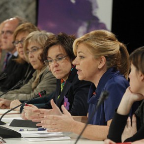 Elena Valenciano: "Hay que hacer mucho más y mucho mejor, y enviar así un mens Elena Valenciano: "Hay que hacer mucho más y mucho mejor, y enviar así un mensaje muy contundente de que estamos todos unidos contra la violencia de género"
