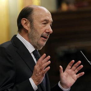 Rubalcaba: "Son sus políticas, señor Rajoy, las que crean desigualdad en España"